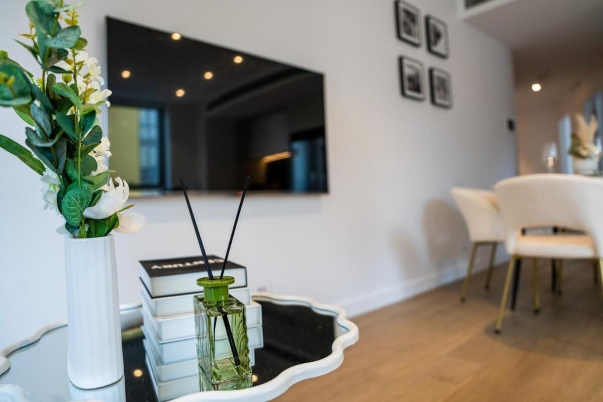 Apartment Modern Urban Retreat Sydney